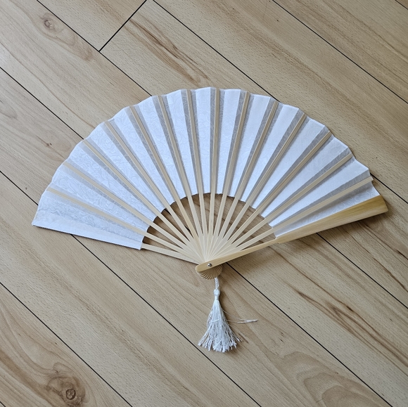 3 for $30 White handheld fan. Chinese fan - Picture 2 of 4